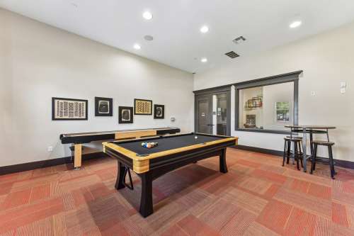 texas-state-Apartment-Building-18725720